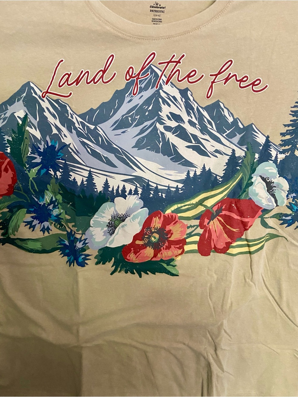🏔️🌲🌺Women’s Tan Graphic Tee “Land of the Free” Size L (12-14) NWT🌺🌲🏔️
